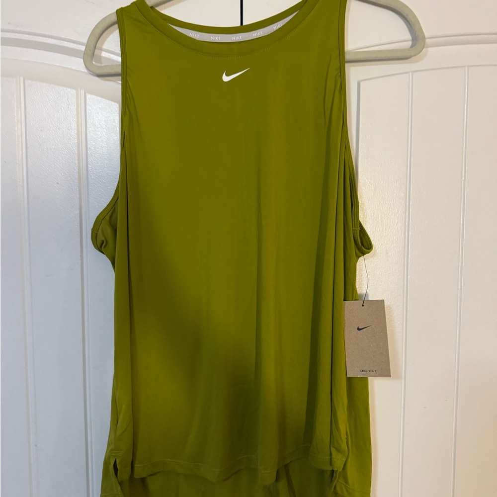 Nike Women’s XXL Green Relaxed Fit Tank Top